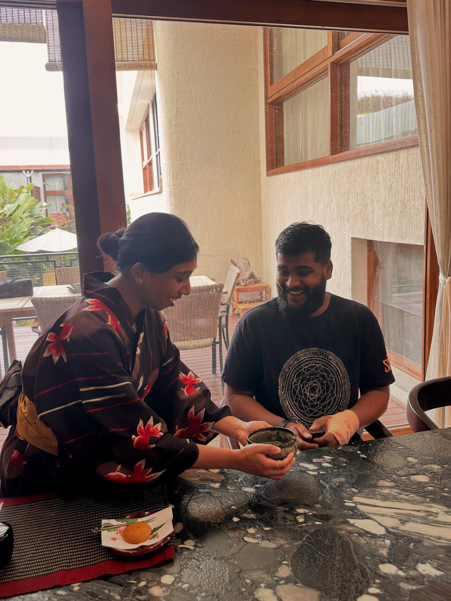 2人の画像のようです