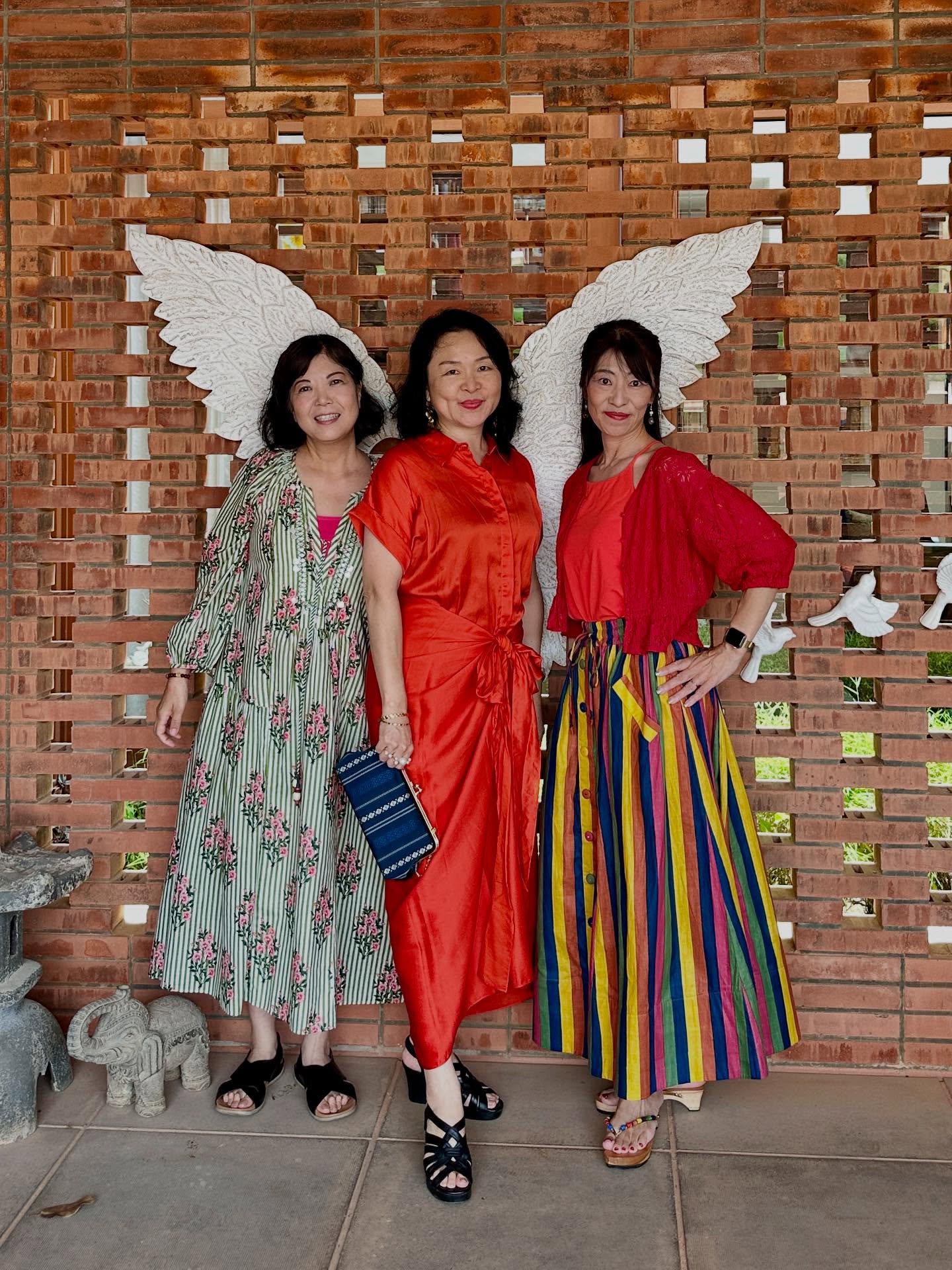 3人の画像のようです