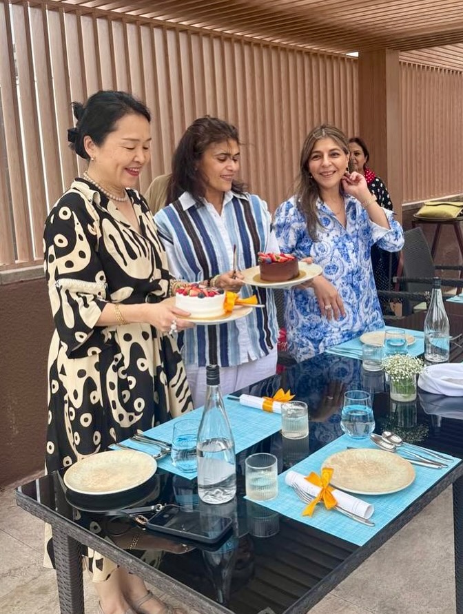 3人、食品の画像のようです