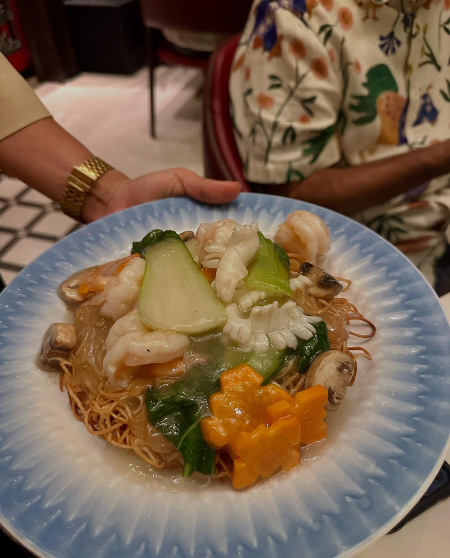 麺、ラーメン、刺身の画像のようです