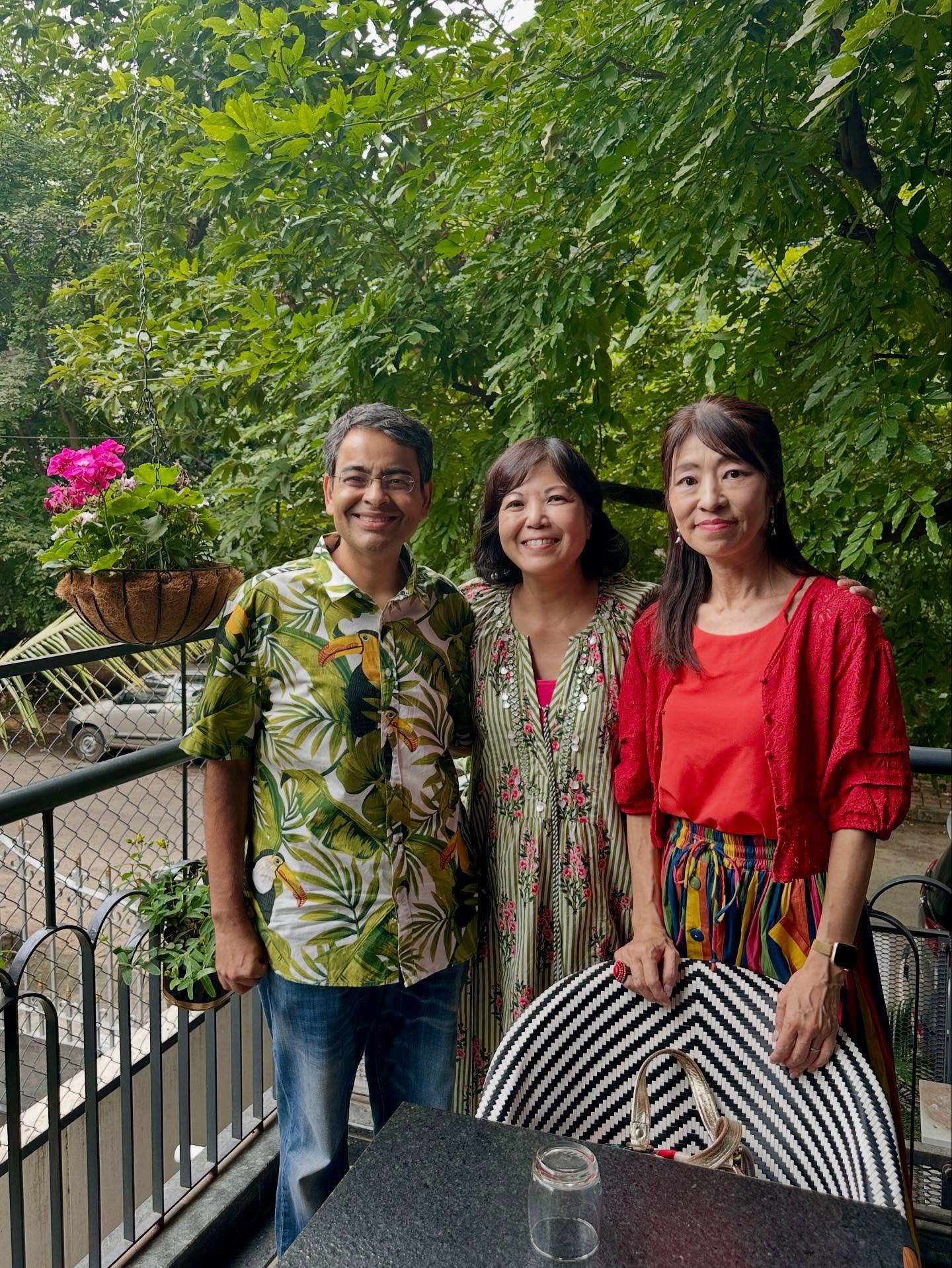 3人の画像のようです