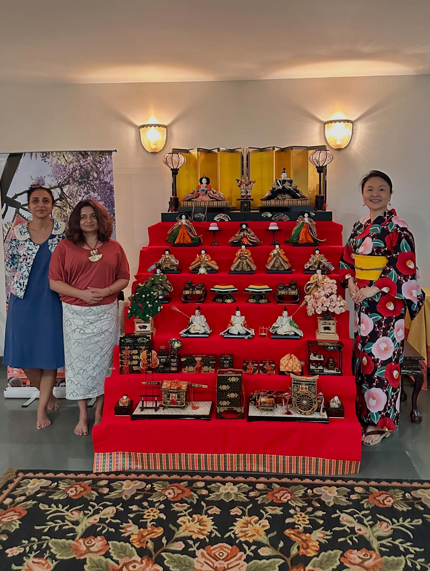 3人の画像のようです