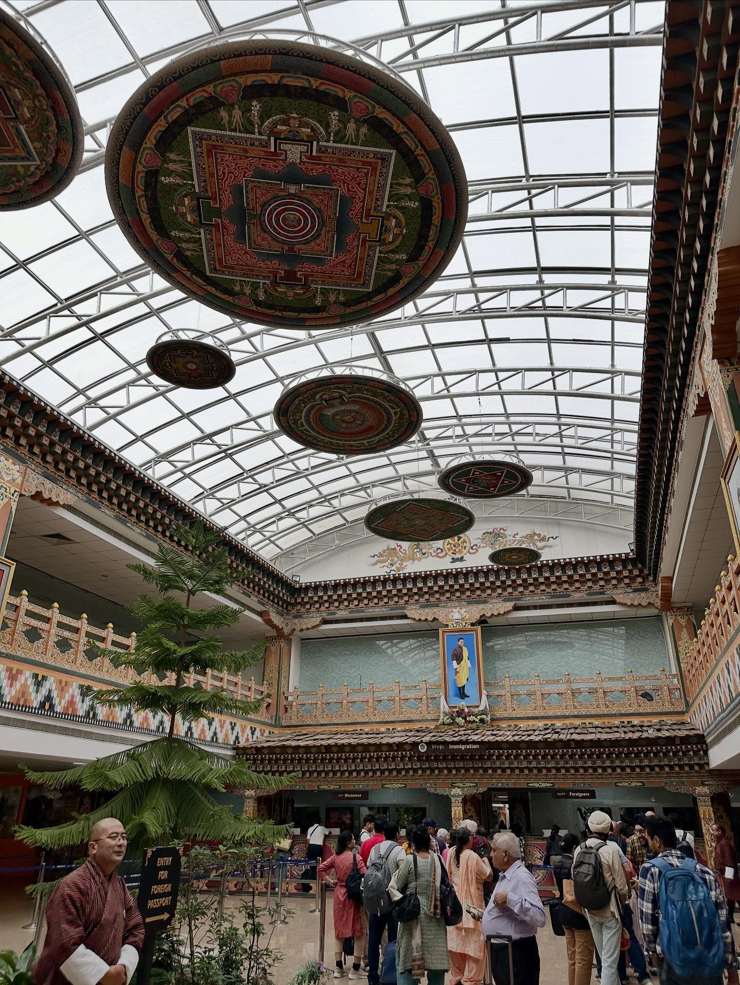 4人の画像のようです