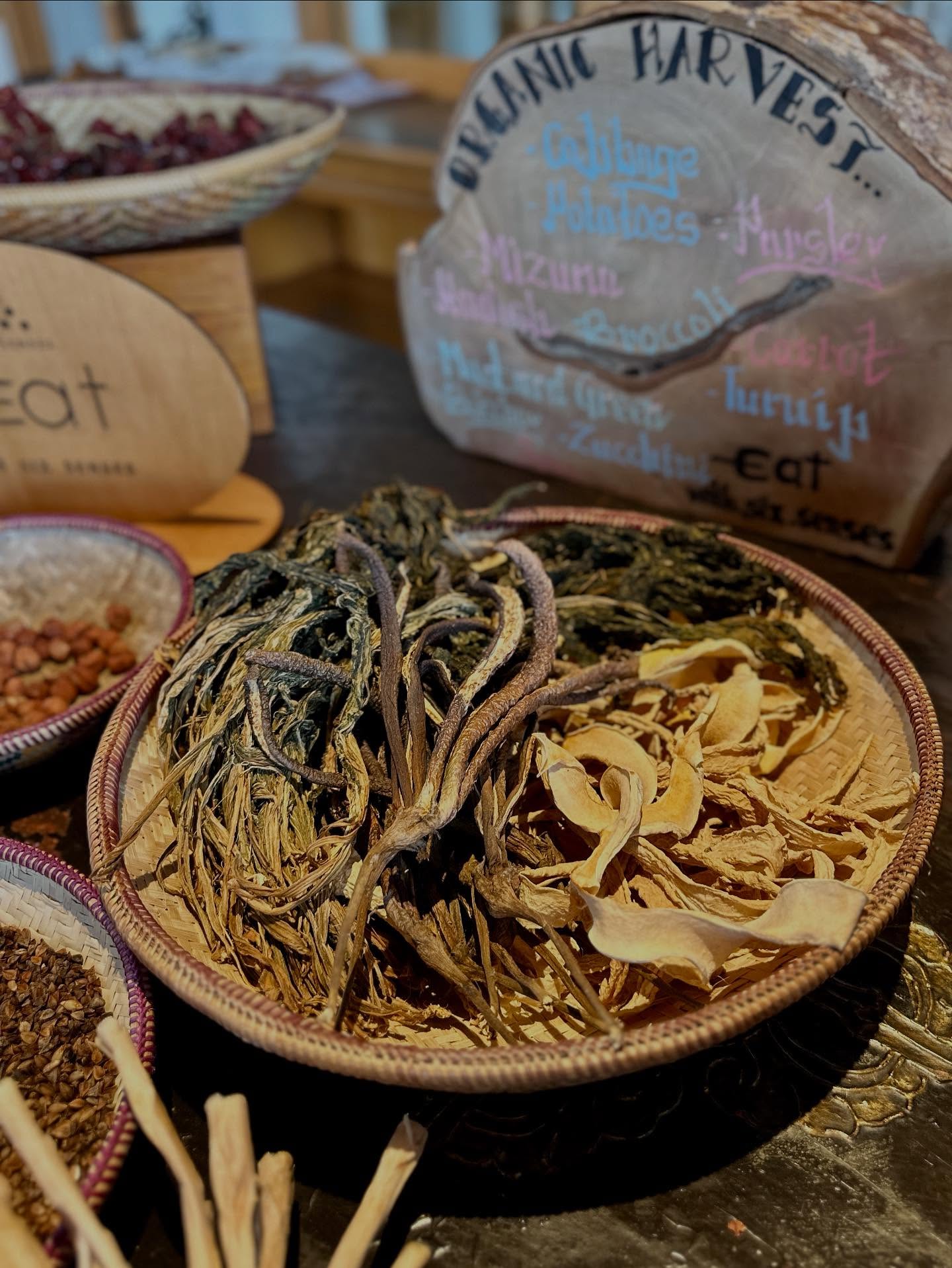 パスタ、シイタケ、麺、コケムシ、テキストの画像のようです