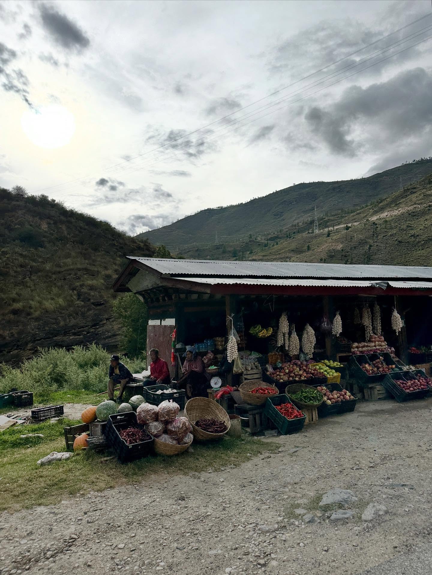 3人の画像のようです