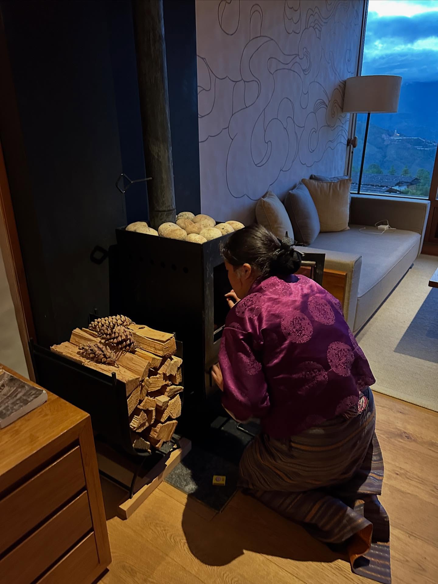 1人、屋内の画像のようです