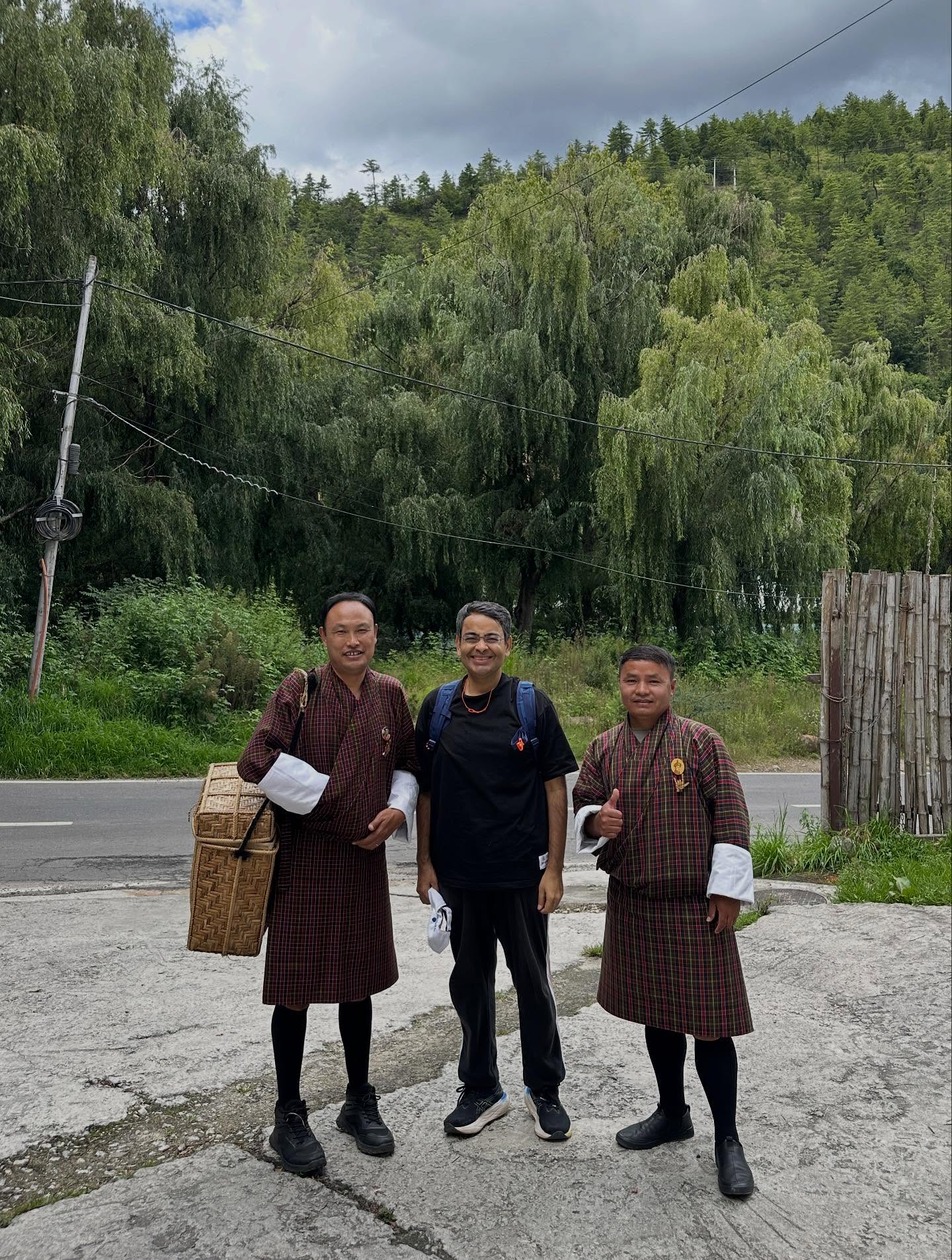 3人の画像のようです