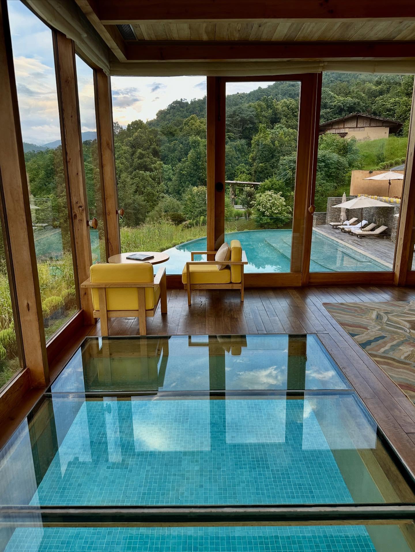 プールの画像のようです