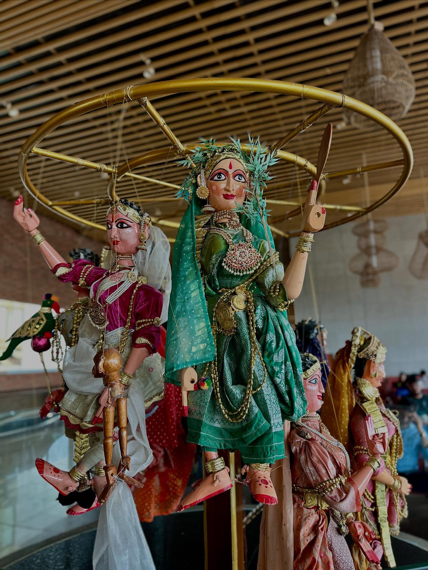 1人、寺院の画像のようです