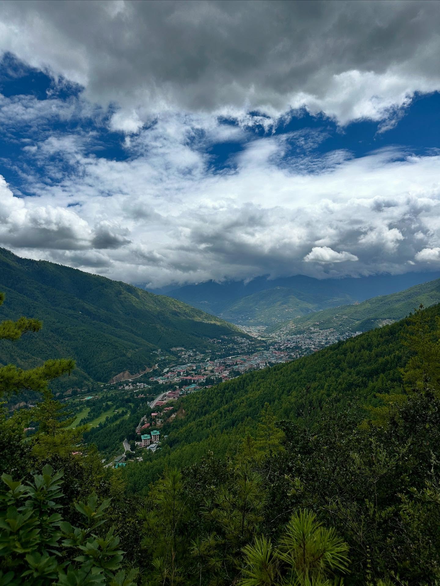 雲、山の画像のようです