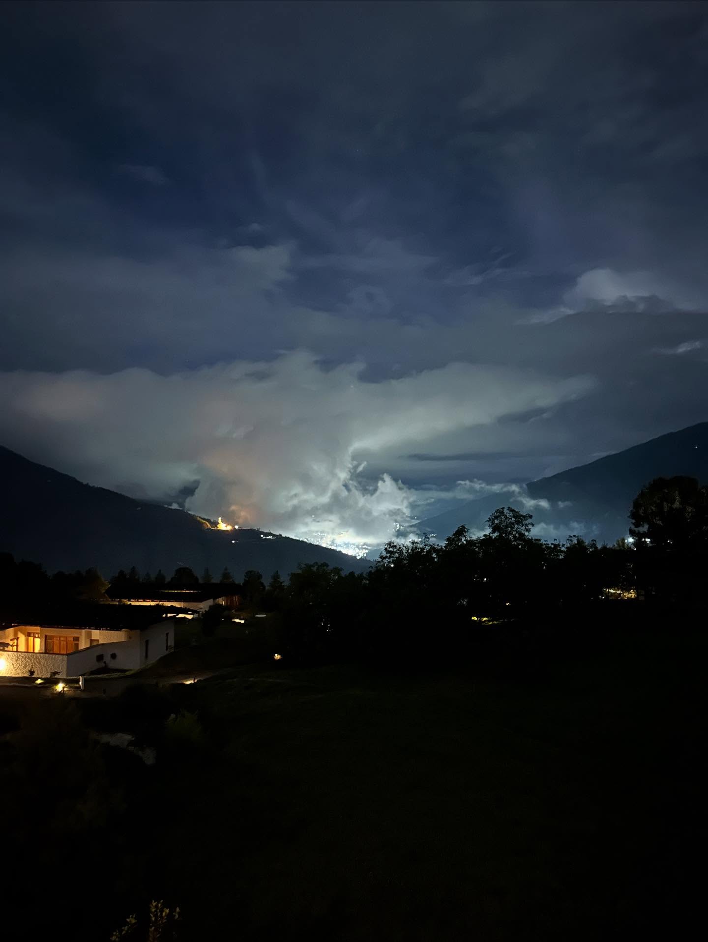 稲光、雲の画像のようです