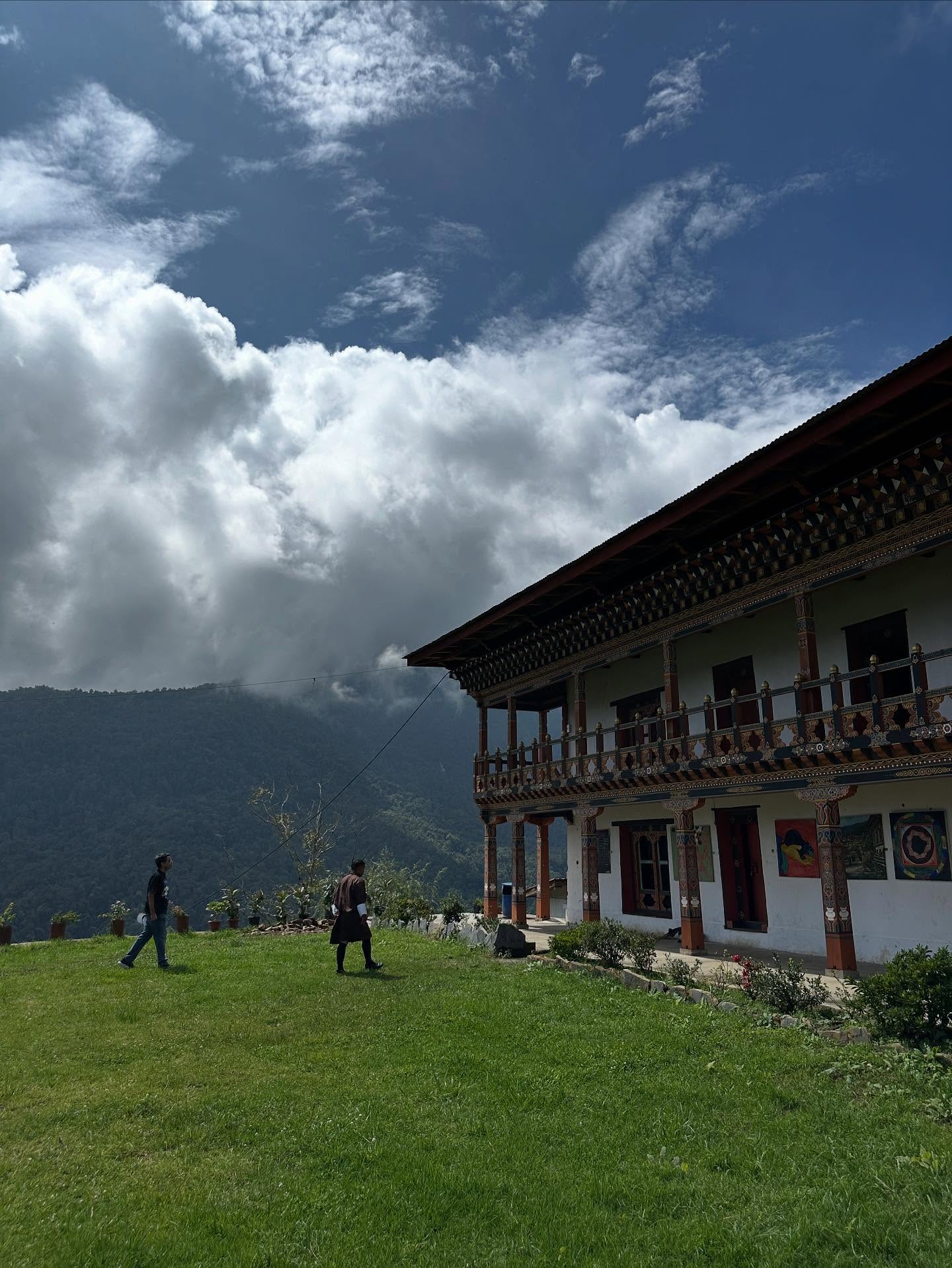 雲、山の画像のようです