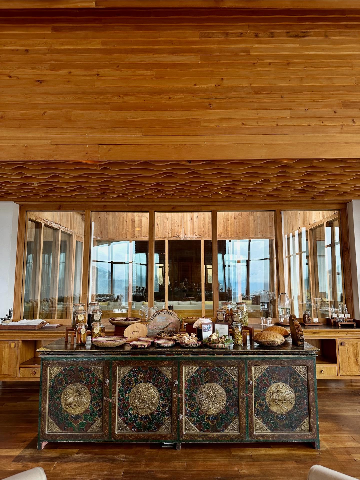 テーブル、屋内の画像のようです