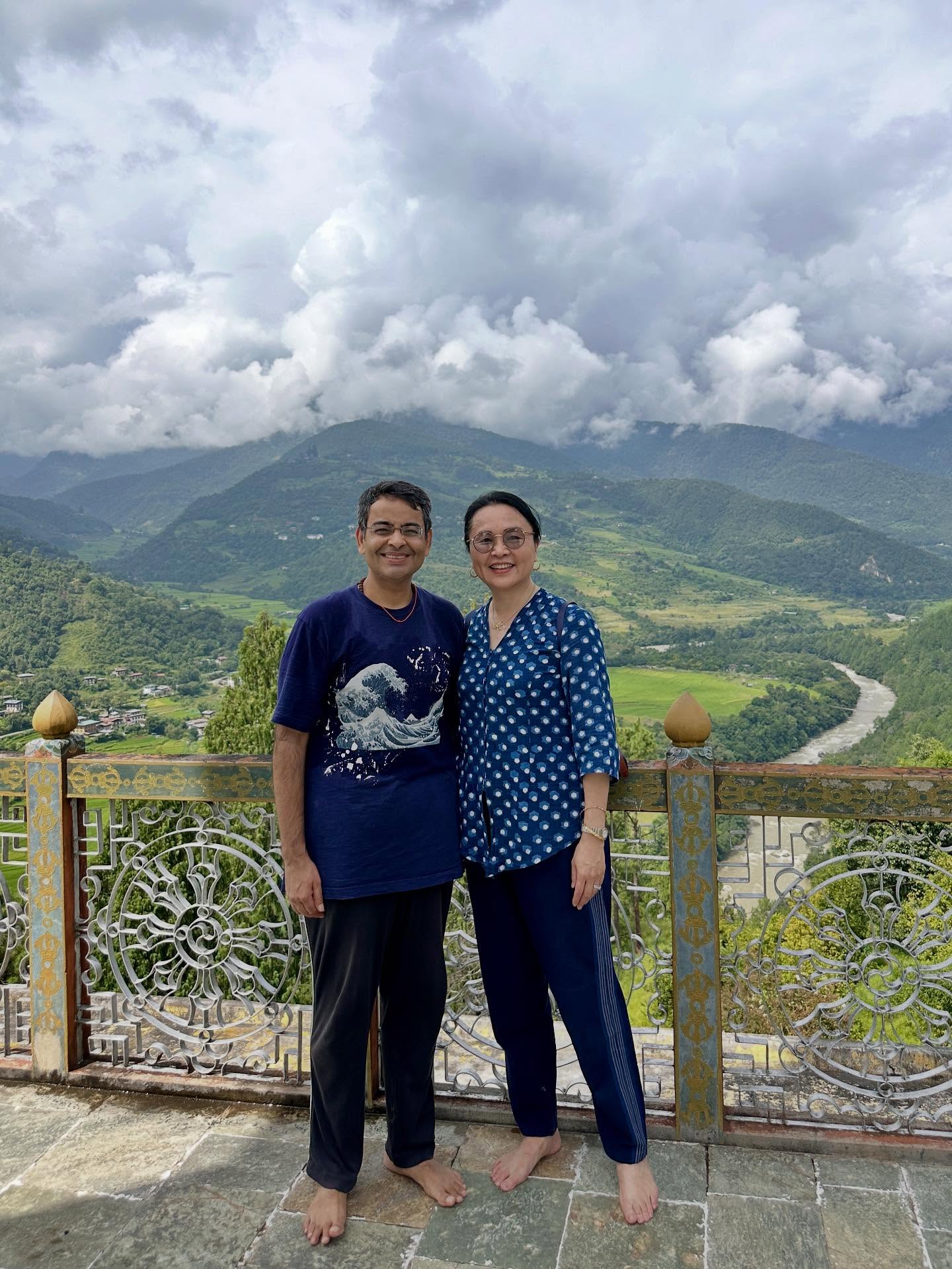 2人、山の画像のようです