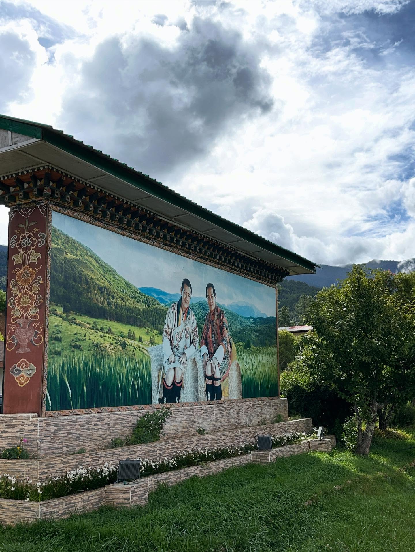 1人、寺院の画像のようです