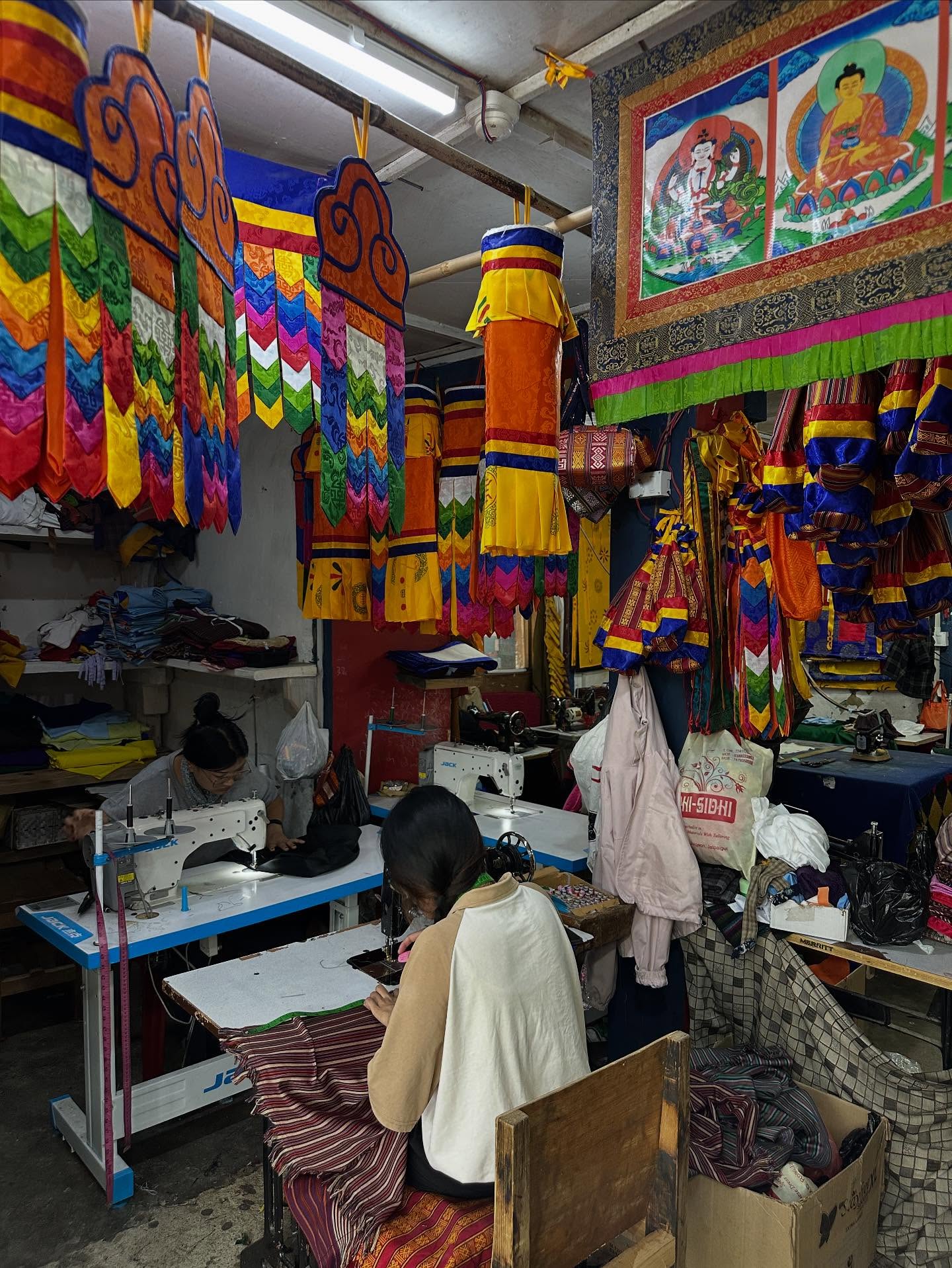 1人、ウィンドチャイム、テキストの画像のようです