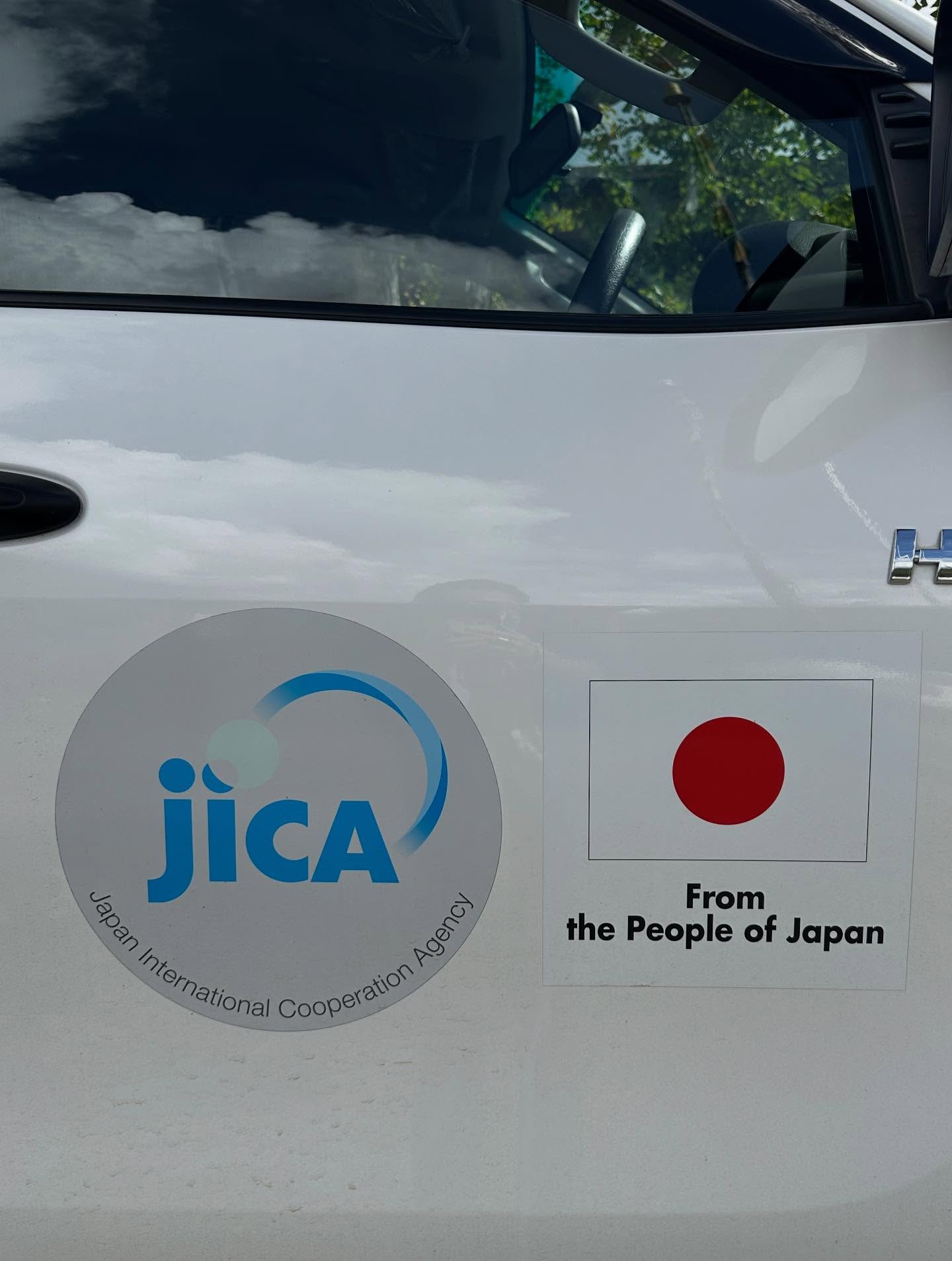 車、、「From the People of Japan jicA Cosm Lapan International ) @ Agaet Cooperaton Cooperation」というテキストの画像のようです