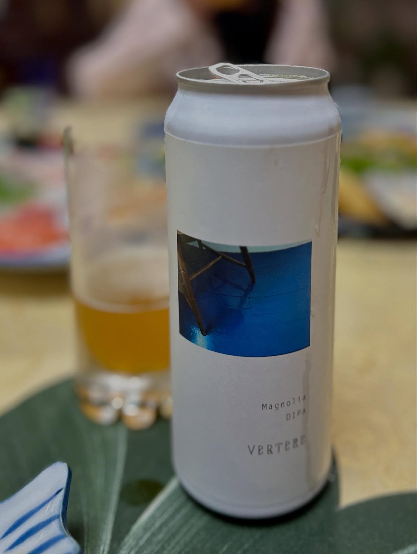 ビール、ビール、エール、、「Magnolip DIPA Magno11 VeRTERE」というテキストの画像のようです