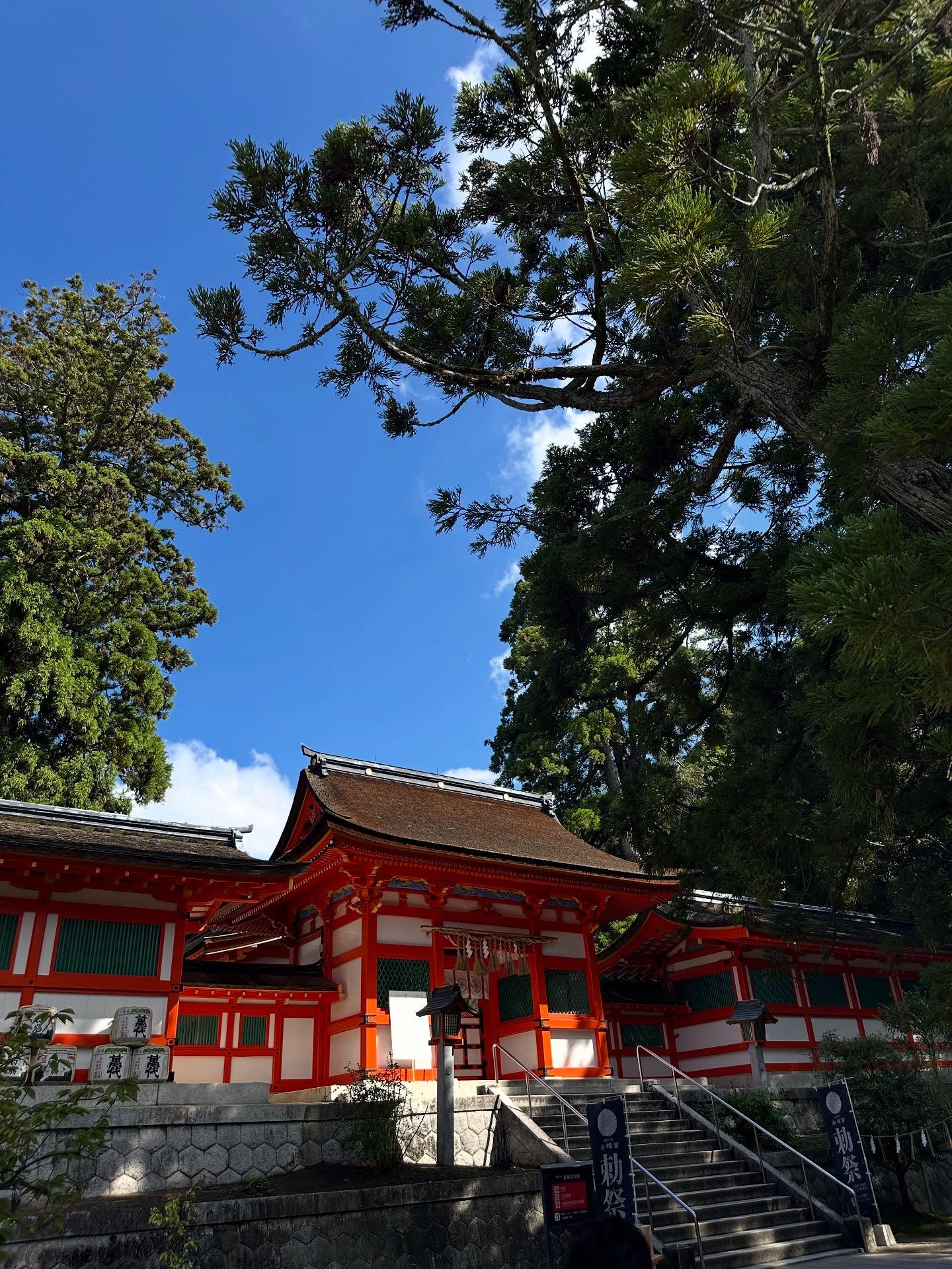 伏見稲荷大社の画像のようです