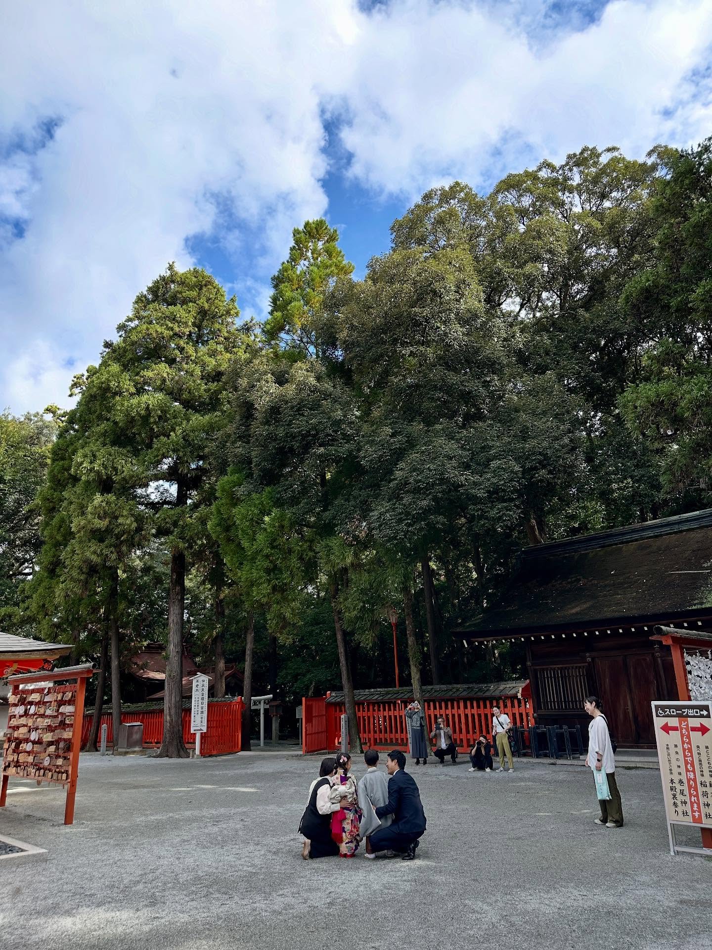 伏見稲荷大社の画像のようです