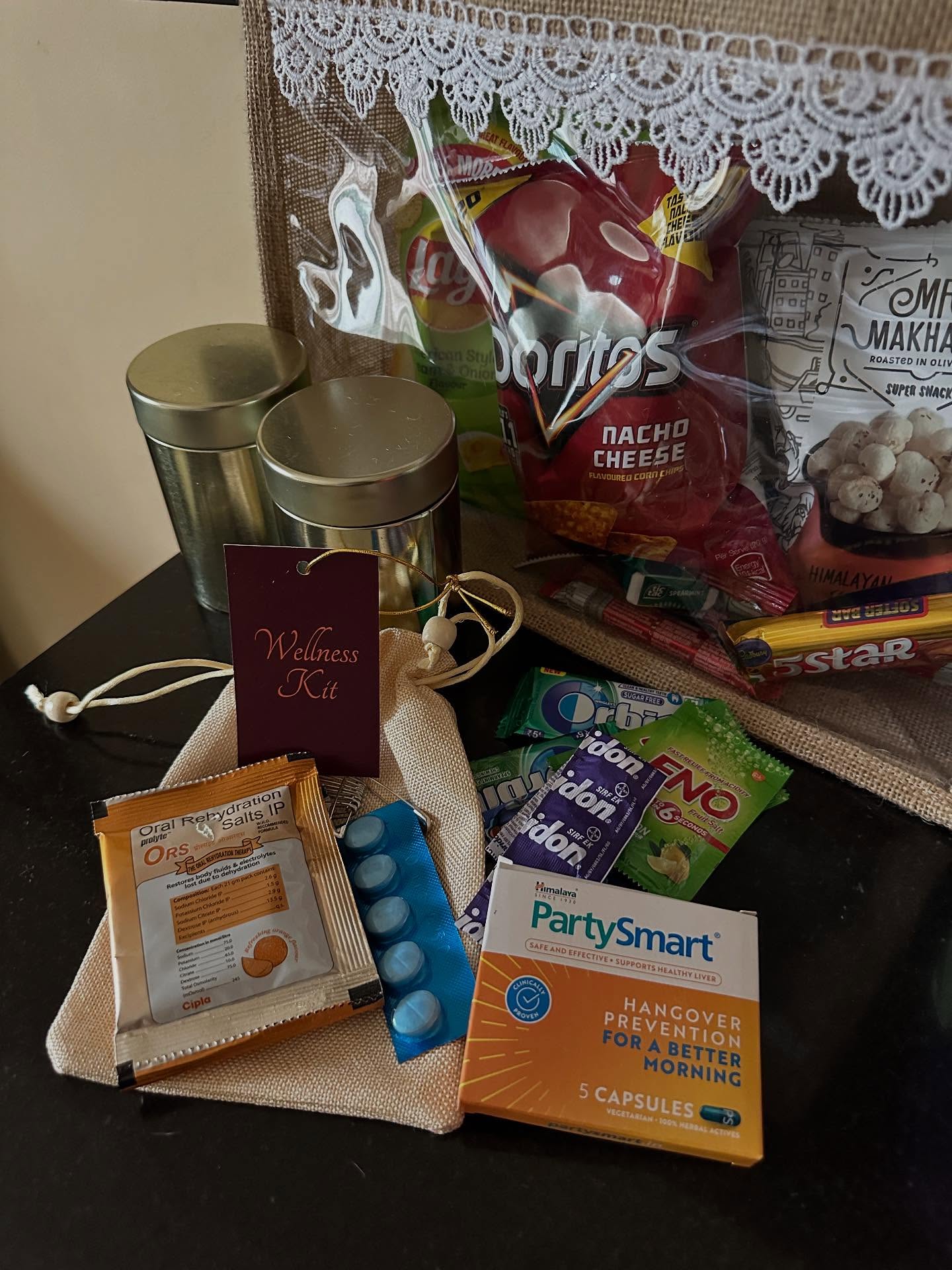 ベイクドビーンズ、薬、キャンディー、テキストの画像のようです