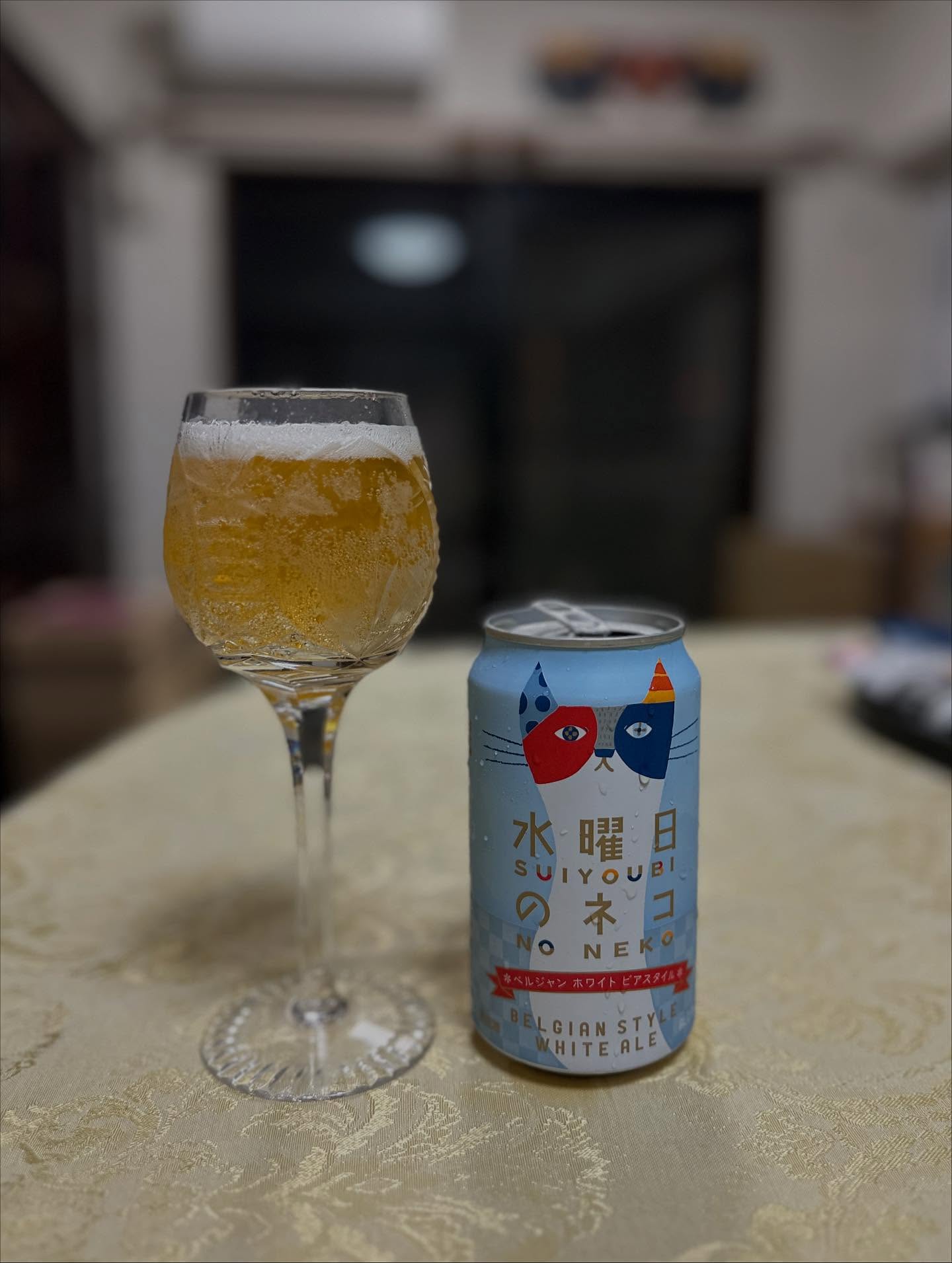 ビール、ビール、エール、、「水曜日 UIYOUBI IYOU 曜 のネコ ネ ONE NE GIANSTY N GIAN HITEALE」というテキストの画像のようです