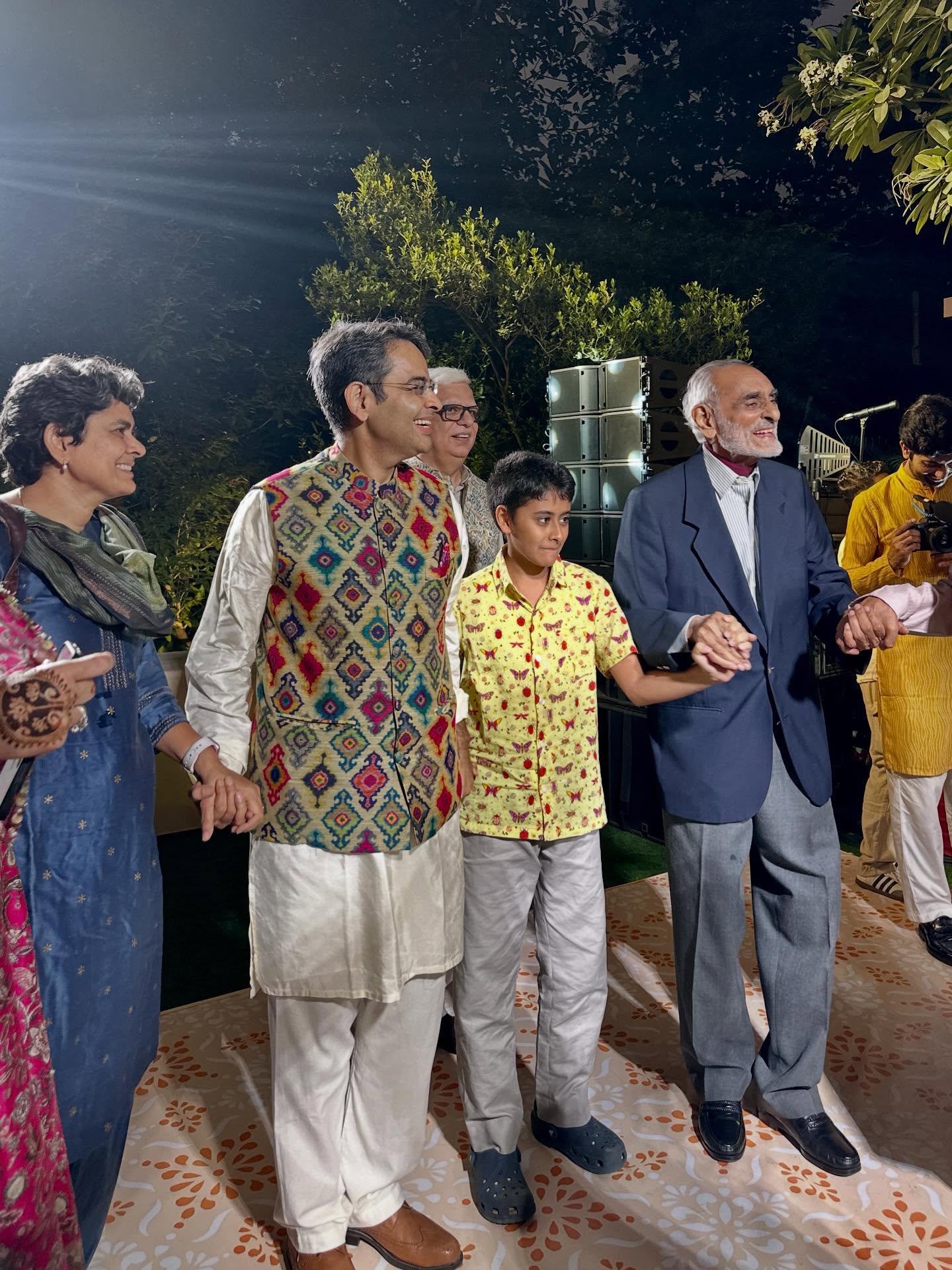 1人以上、結婚式の画像のようです