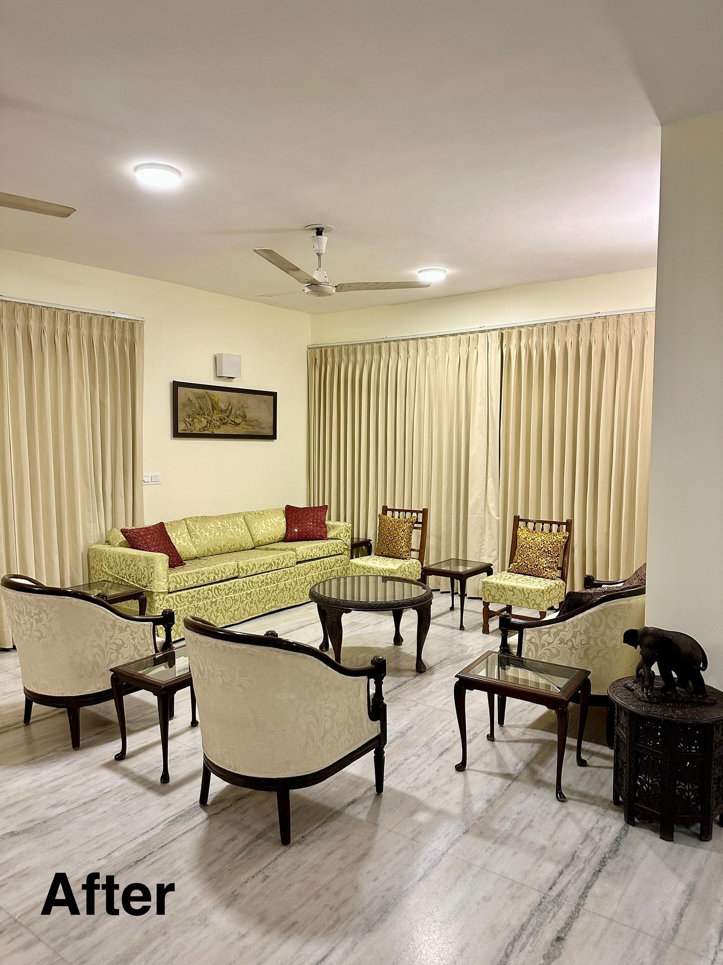 リビング、屋内の画像のようです