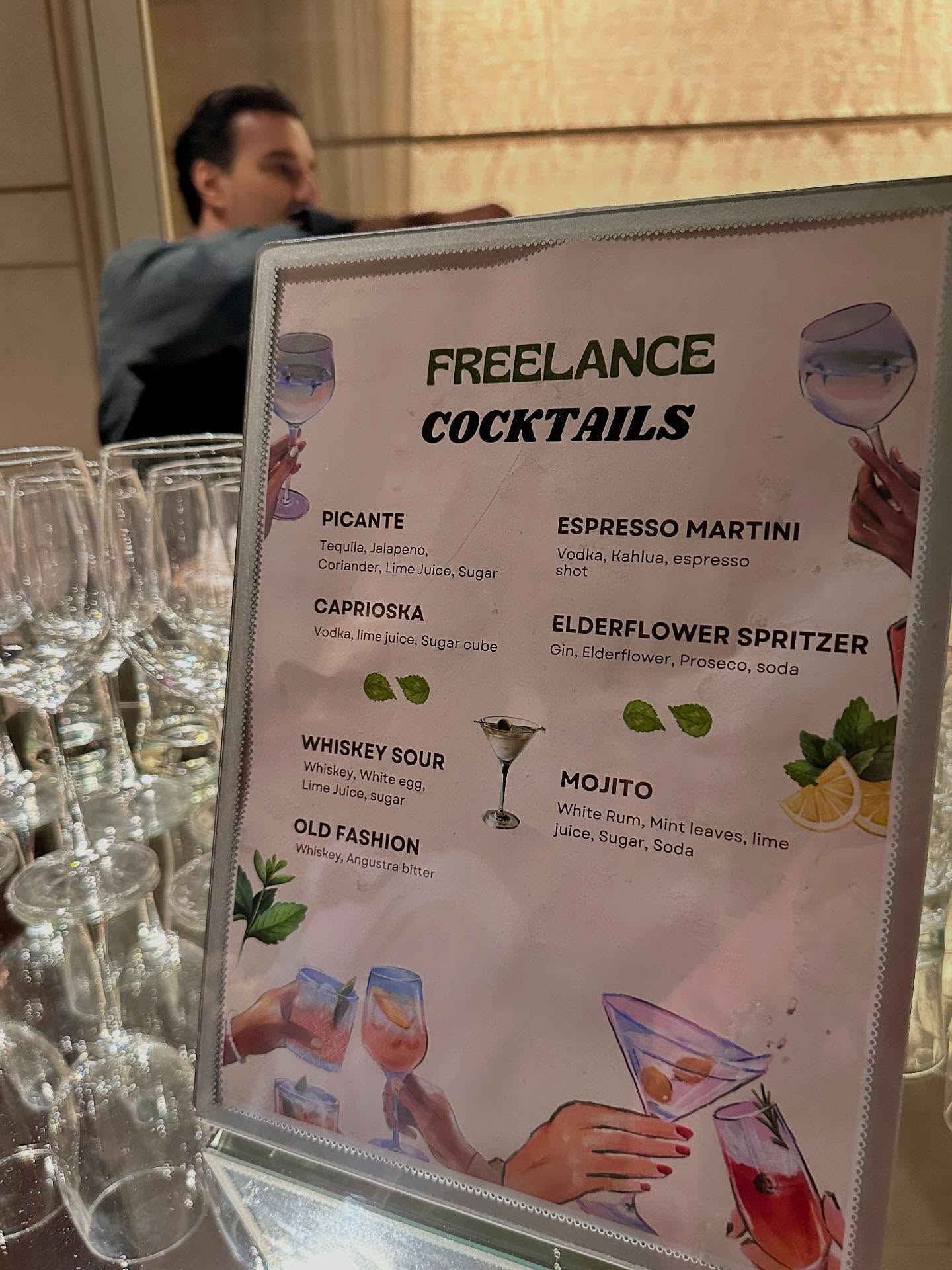 飲み物、、「FREELANCE ANCE FREEL COCKTAILS PICANTE Tequila, alapenc Coriander,! Coriander,LimaJulea,3uger Juloe, CAPRIOSKA Vorka,limejulice,Sucer.cut ESPRESSO ESPRESSOMARTINI MARTINI vooka,Kahlua,espresso ,espresso shot ELDERFLOWER SPRITZER Gin, Elder ELDERFLOWERSPRITZER in,Elderlower,Proseco.soda flower,Proseco soda WHISKEY Whiskey, White WHISKEYSOUR SOUR imoJuice Lineu Juice, hite gg OLD FASHION Whiskey, Anguatra Whishey,Anguatrab'tter b'tter MOJITO White juice, Sugar, Soda eaves eaves,lime n,Mint|」というテキストの画像のようです