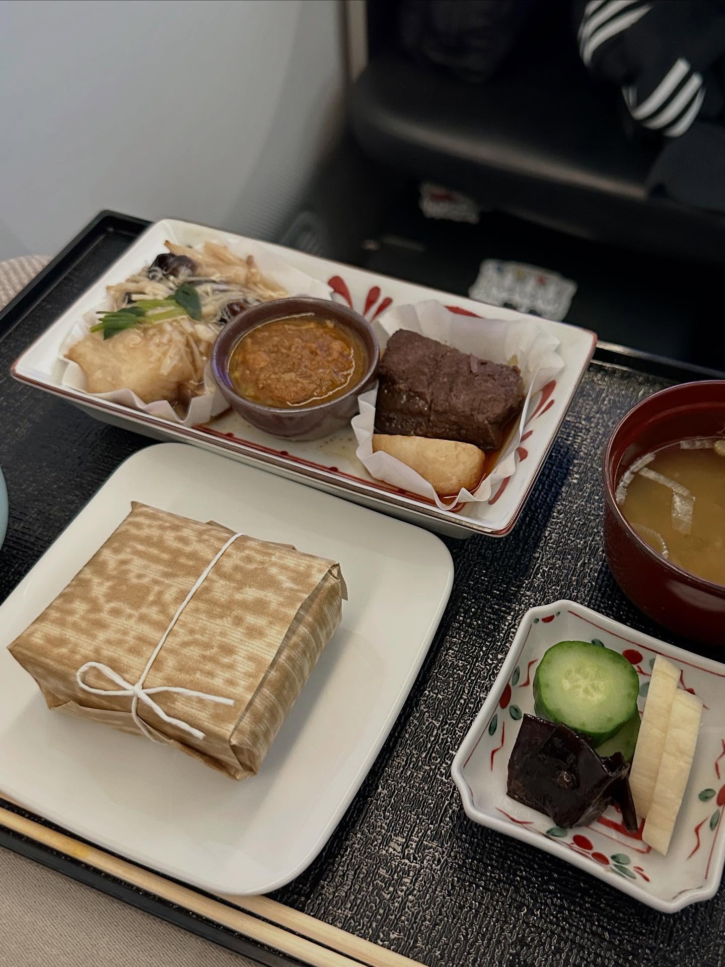 飛行機、テキストの画像のようです