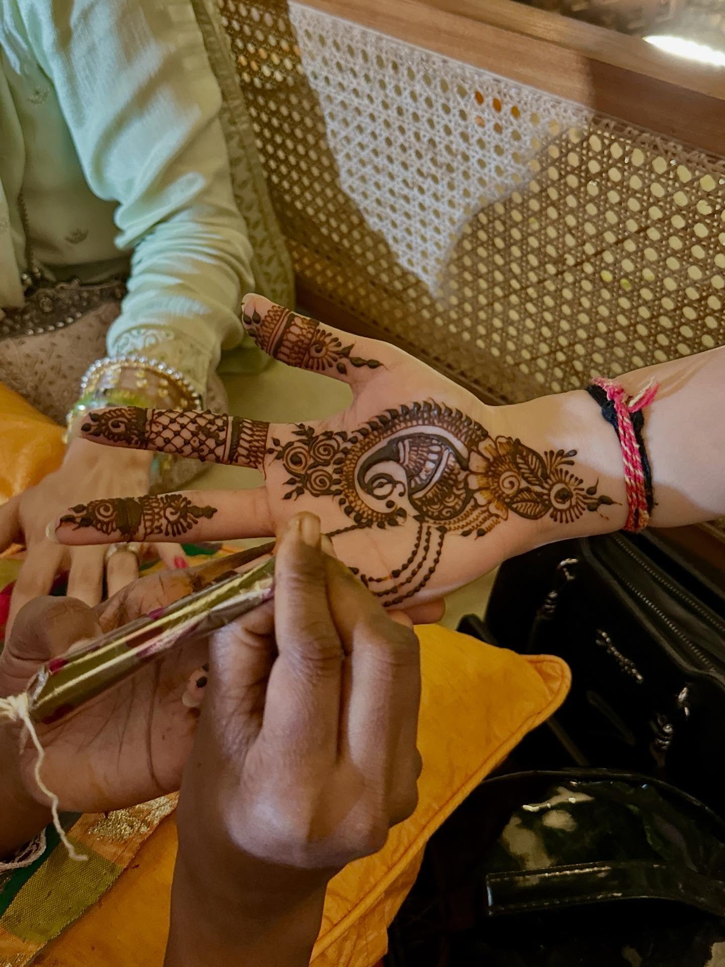 1人以上、ヘナの画像のようです