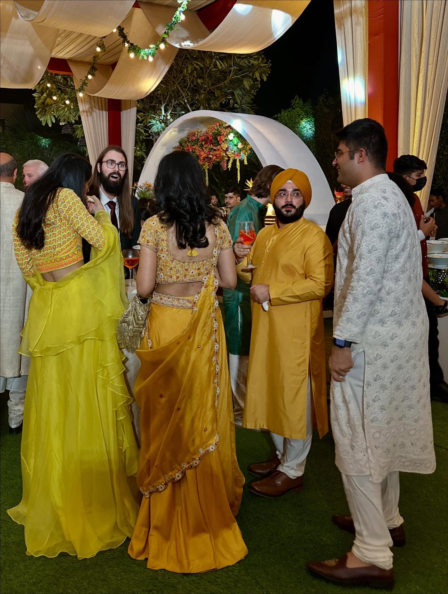 1人以上、ヘナ、結婚式の画像のようです