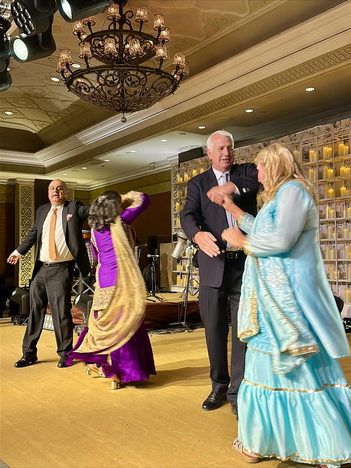 ダンス、結婚式、テキストの画像のようです