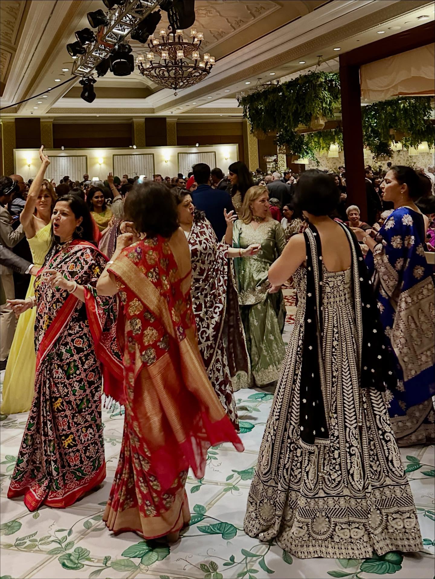 結婚式の画像のようです