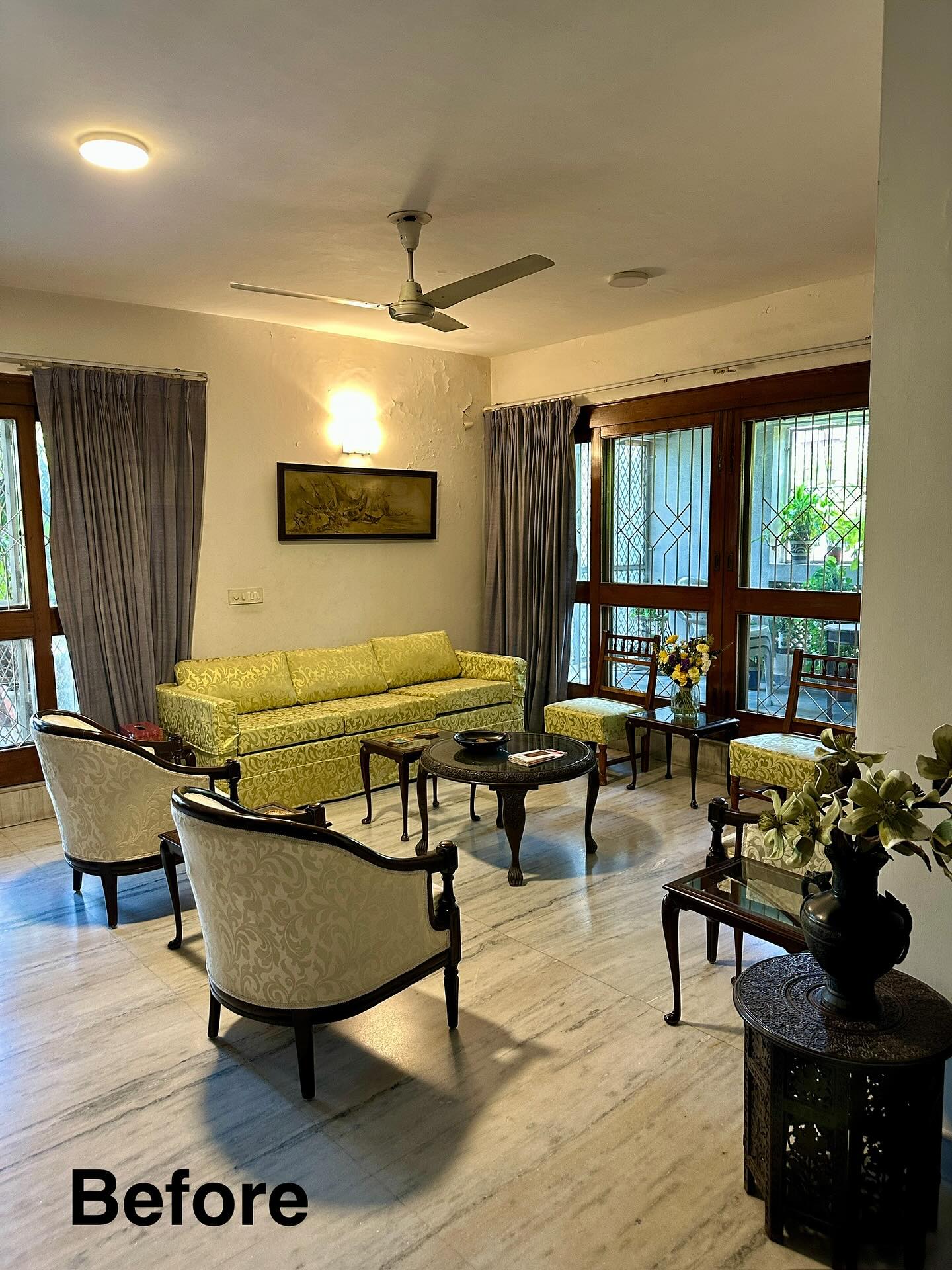 屋内、リビングの画像のようです