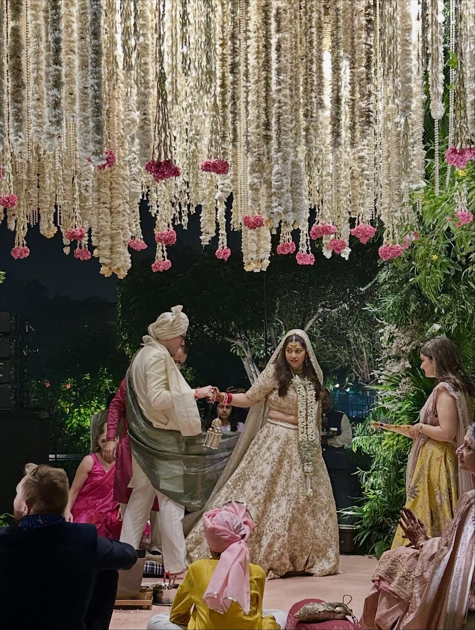 花、結婚式の画像のようです