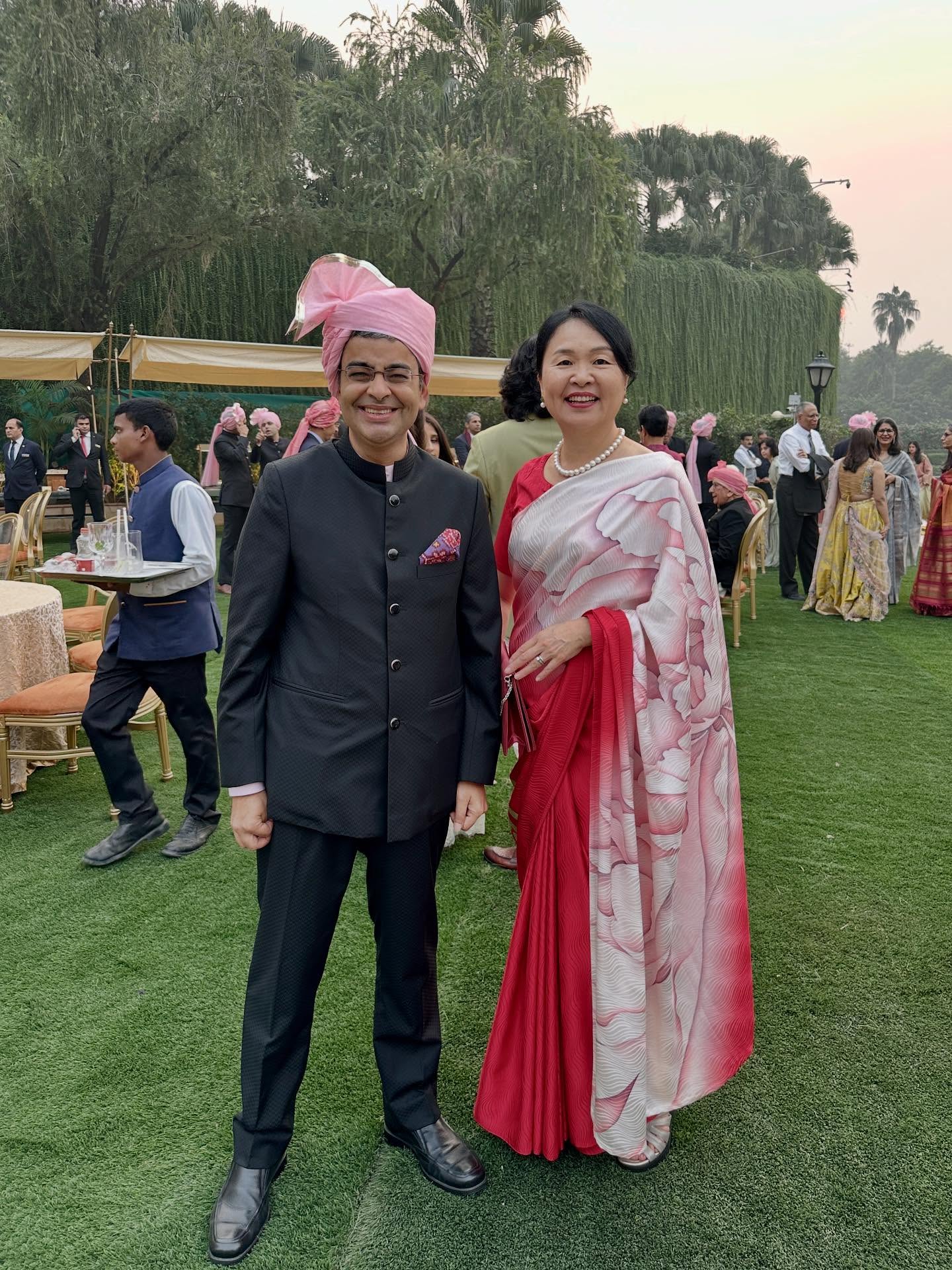 結婚式の画像のようです