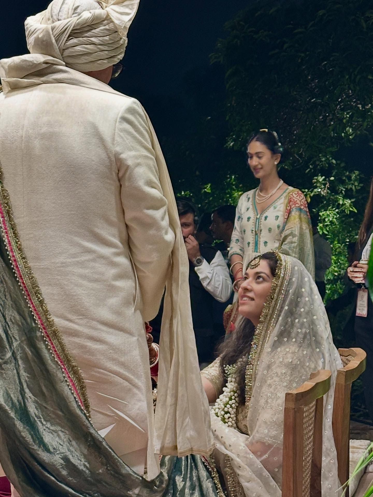 1人以上、ヘナ、結婚式の画像のようです