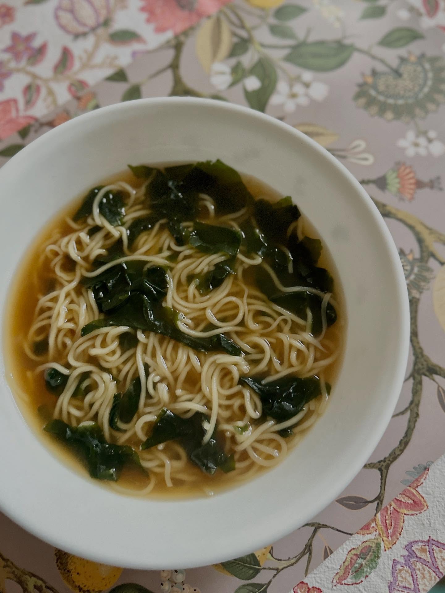 麺、ラーメンの画像のようです