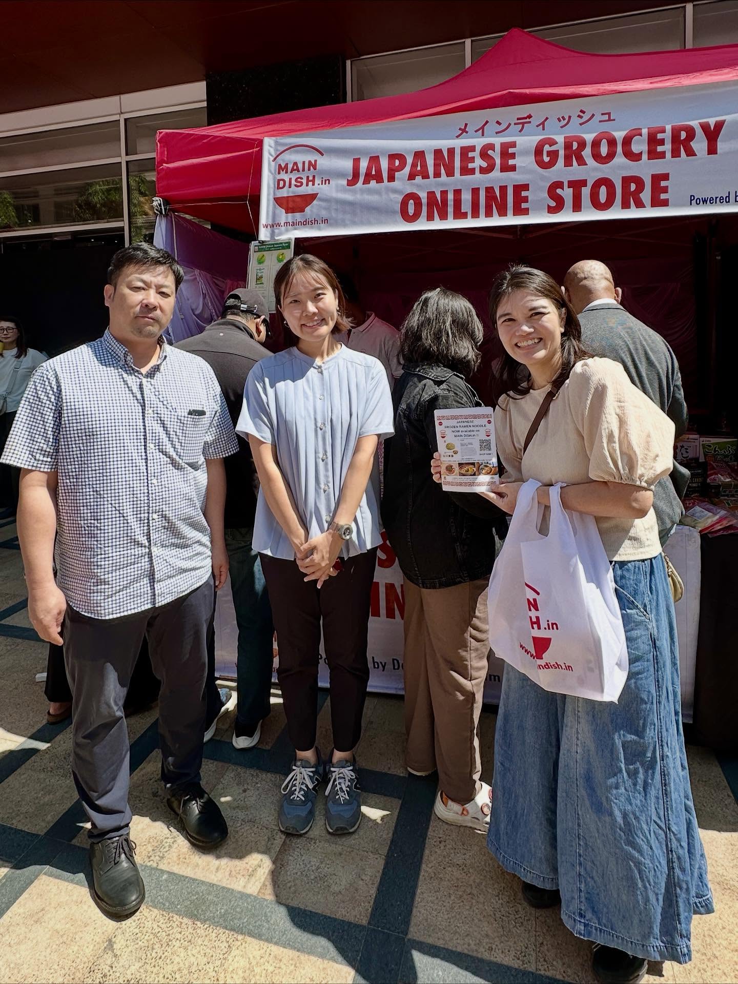 チャーメン、、「MAIN DISH.in JAPANESE メインディッシュ GROCERY ONLINE STORE Powered Va 2 N H.in ช ndish.3m」というテキストの画像のようです