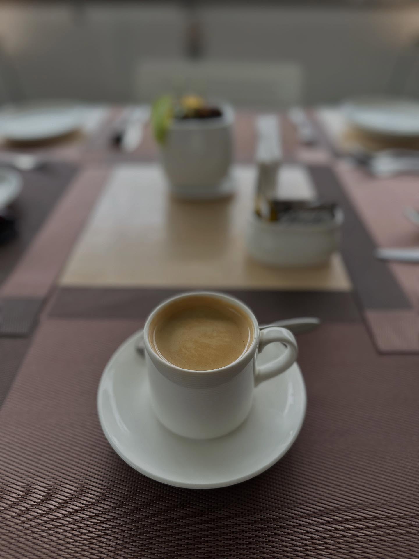 コーヒー、コーヒーカップの画像のようです