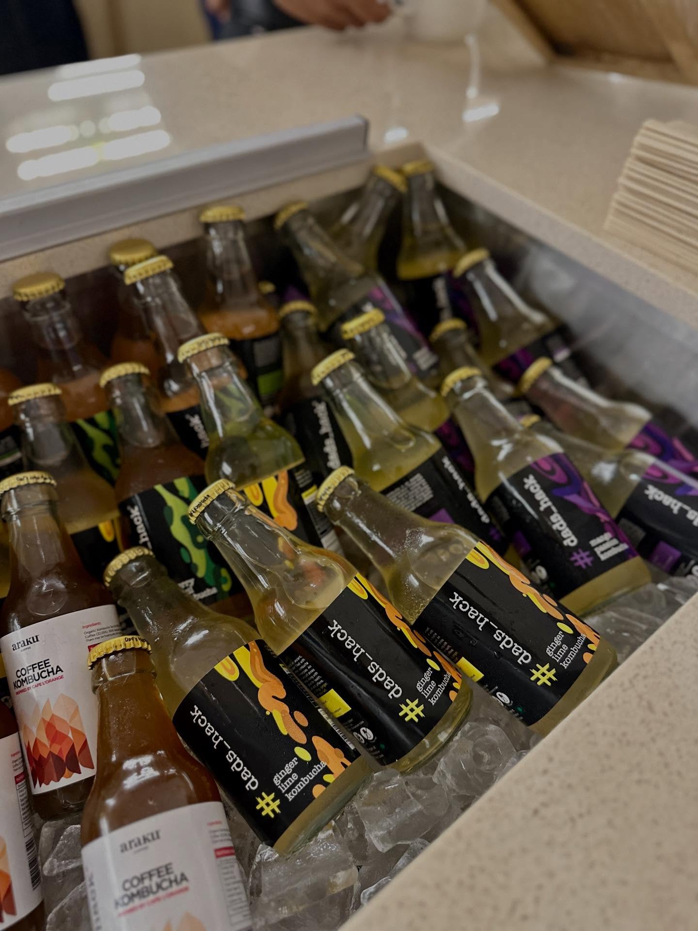 飲み物、テキストの画像のようです