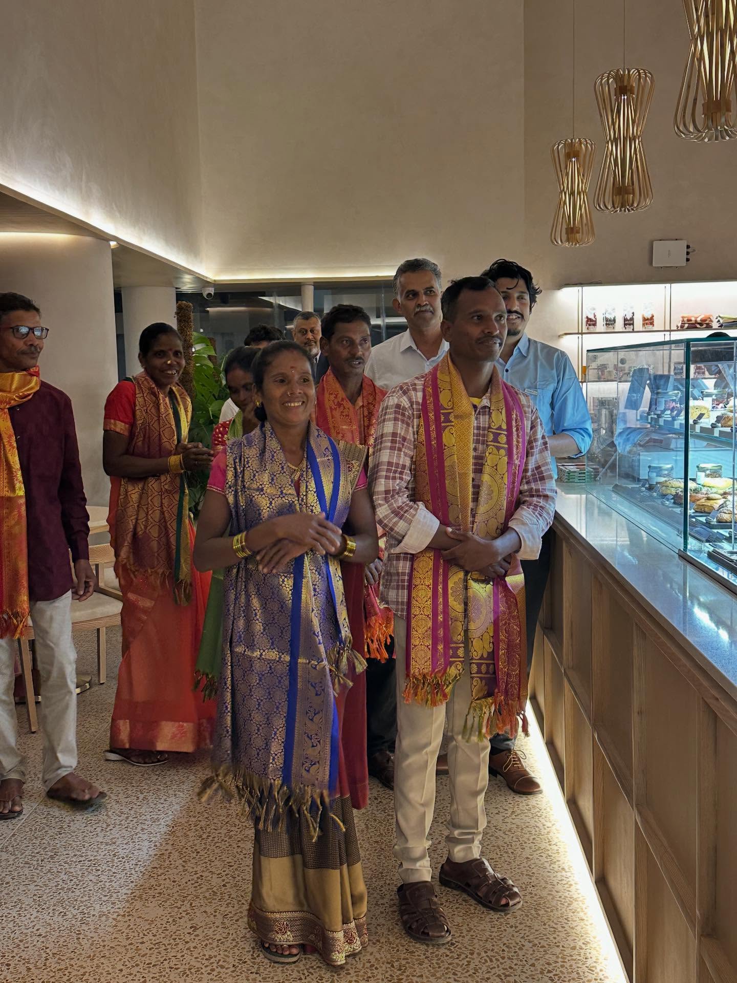 1人以上、結婚式の画像のようです