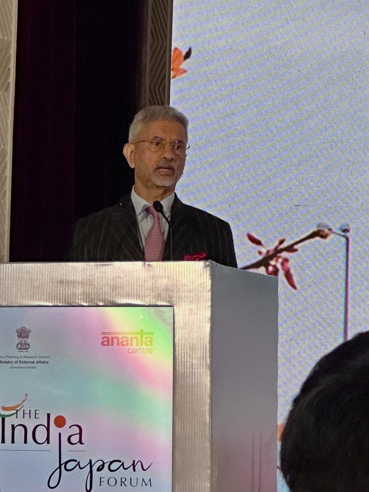 演壇、テキストの画像のようです