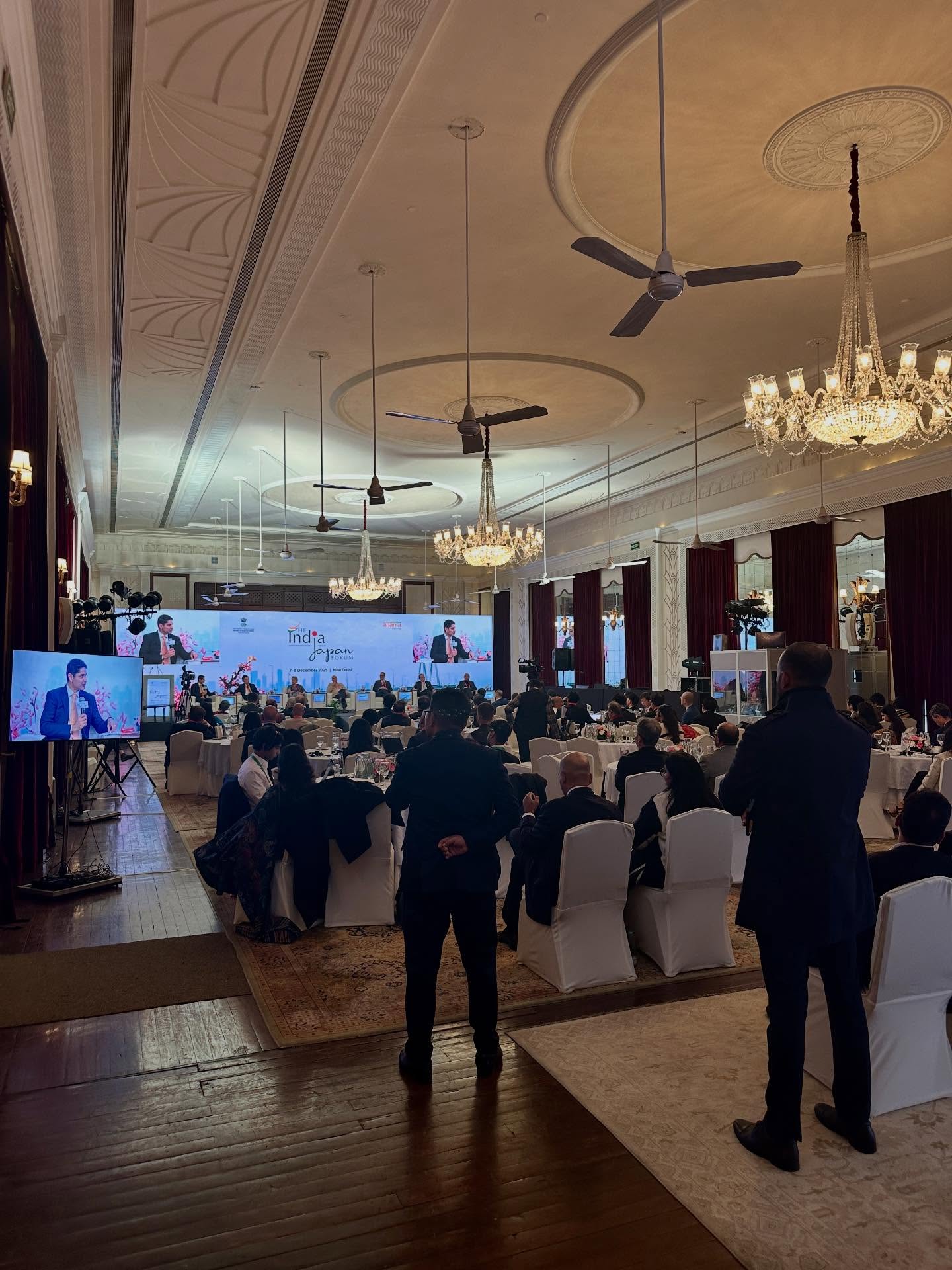 照明器具、テキストの画像のようです