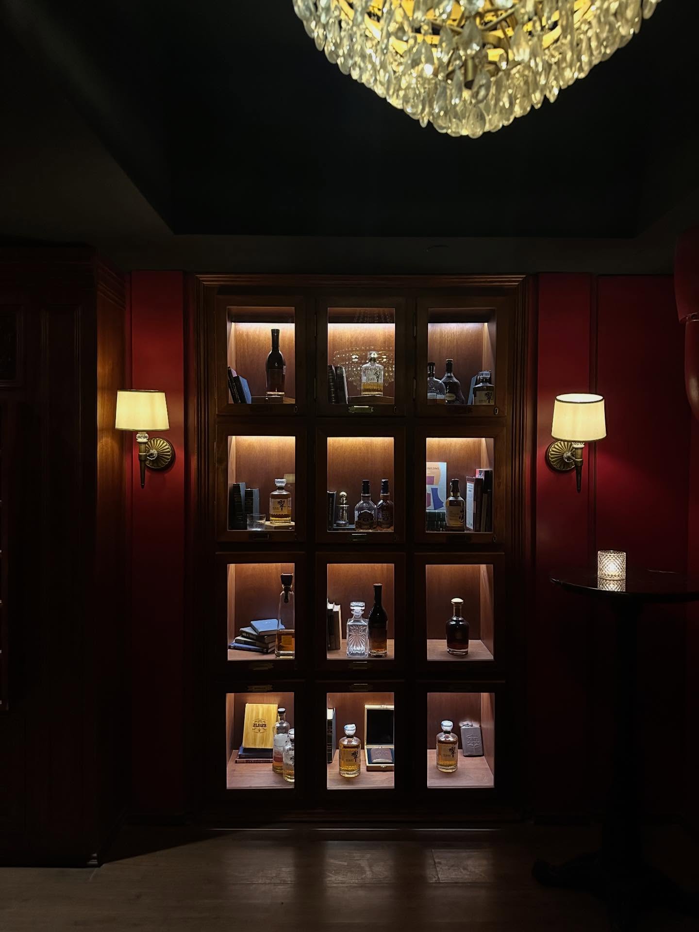 照明器具、キャンドルホルダー、屋内の画像のようです