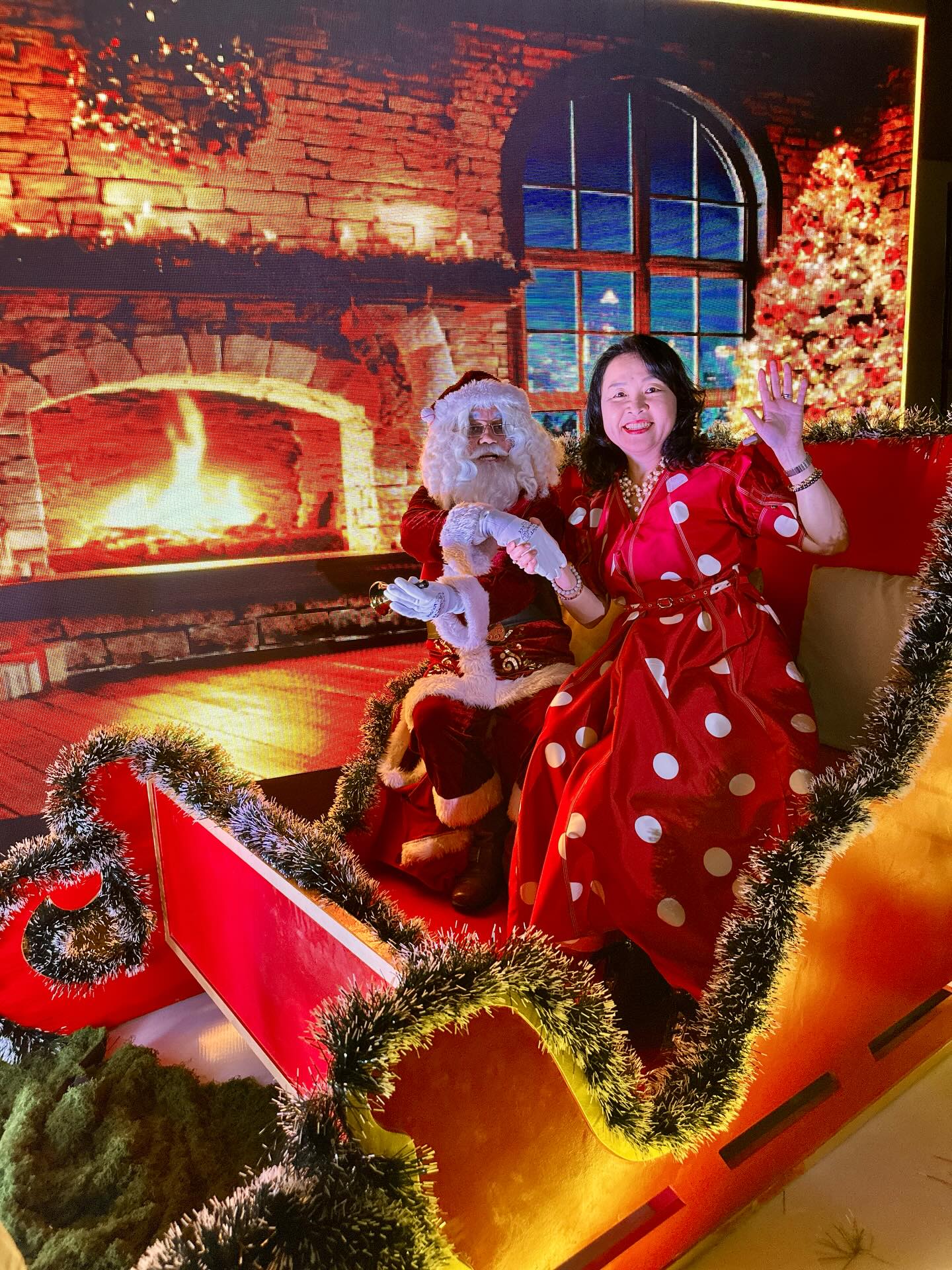 クリスマスツリー、テキストの画像のようです